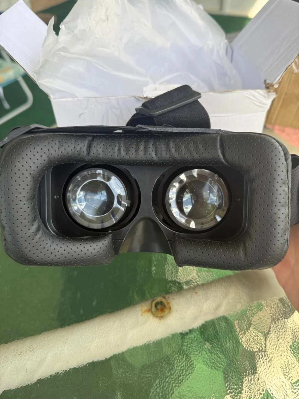 Universal Black VR Headset with Wireless Controller